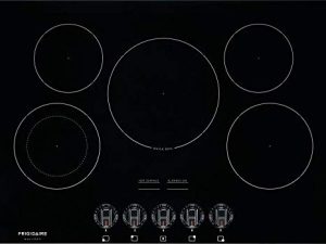 معرض الصور Frigidaire FGEC3068UB مقاس 30 بوصة. موقد كهربائي باللون الأسود ، 30 بوصة